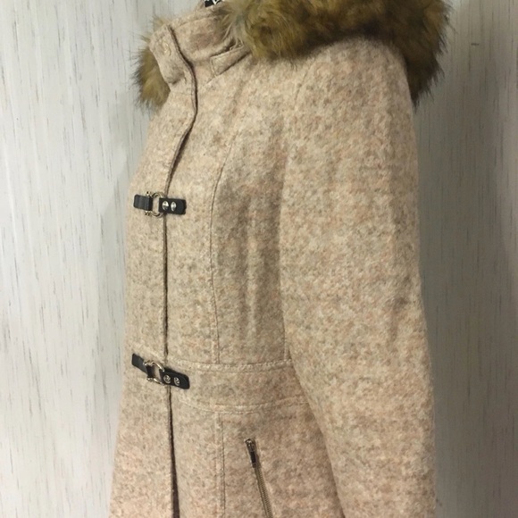 Classy wool coat with removable with faux fur hooded and satin liner. - Picture 12 of 14